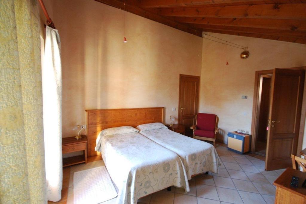 Hotel Garni Viggiona Trarego Habitación foto