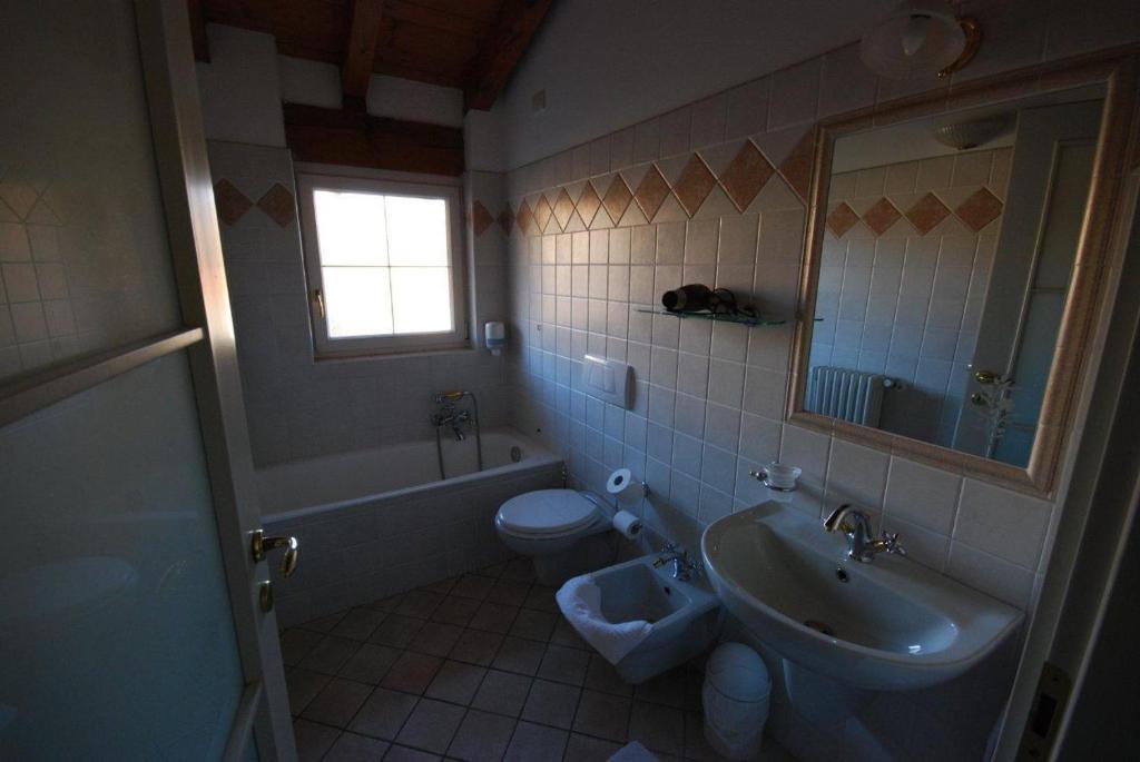 Hotel Garni Viggiona Trarego Habitación foto